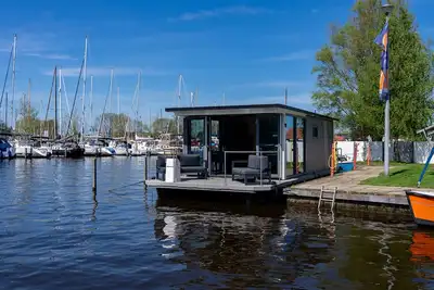 Image de Bateau de luxe sur l'eau