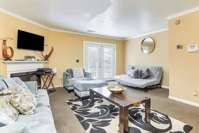 Image de 8 Mi to Stone Mountain: Quiet Getaway w/ Deck