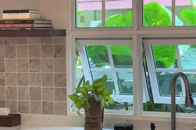 Image de 10 mins from airport / 3-Br house 6 people Group stay