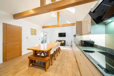 Image de The Corner House - a house that sleeps 10 guests in 4 bedrooms