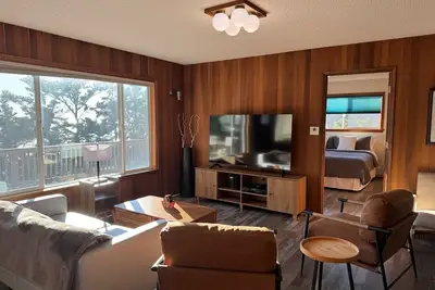 Image de Gem of Yachats! Great view and location, dog friendly and cozy fireplace!