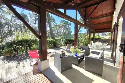 Image de Villa landaise lumineuse avec jardin, proche plages et commerces à Piraillan