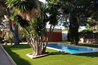 Image de Villa Familiale avec Jardin, Piscine Privée à 200m de la Plage
