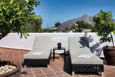 Image de Duplex Penthouse Casa el Califa, walking distance hotspots and Puerto Banus