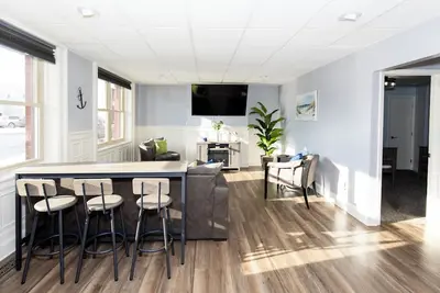 Upgraded Downtown Sandusky Apartment - Sleeps 5!
