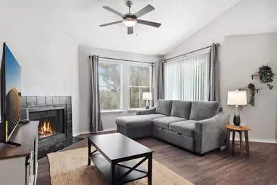 Image de Beautiful 2bd/2ba in University Hills 6832