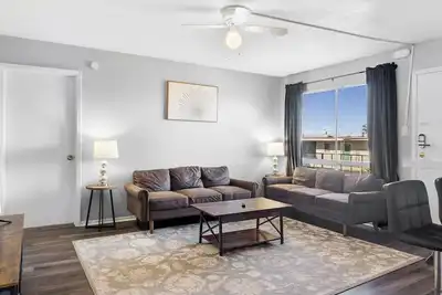 Image de Beautiful 2br/2ba in Hydepark 5273