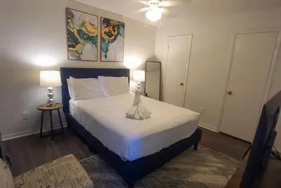 Image de Beautiful 2bd/2ba 5 Mins to Ut 6892