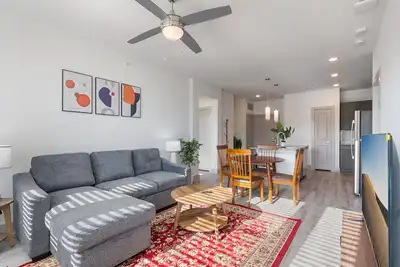 Image de Beautiful 2bd/2ba Next to Airport 2888