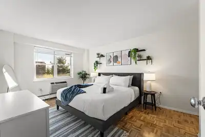 Image de Beautiful 2bd/1. 5ba near Bu 8573