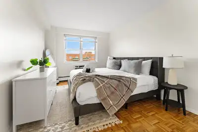 Image de Beautiful 2br Next to Bu 8373