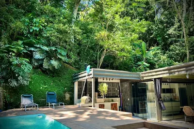 Image de Container house in the forest just 10 km from the most beautiful beaches in Rio!