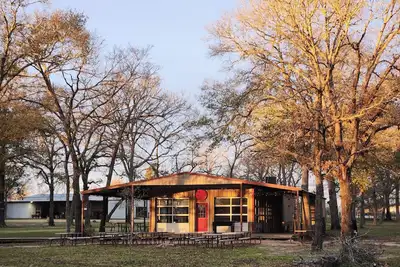 Image de Rustic Ranch Bunkhouse Getaway- Sleeps 28+ -Pool & Pond
