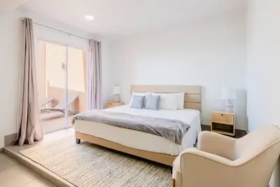 Image de Sunset View Condo With Private Balcony!