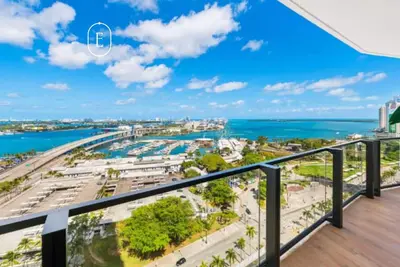 Image de Luxury Living | Unmatched Bay Views & Vip Perks
