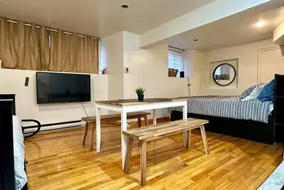 Image de Cozy Modern Apartment Downtown Montreal!