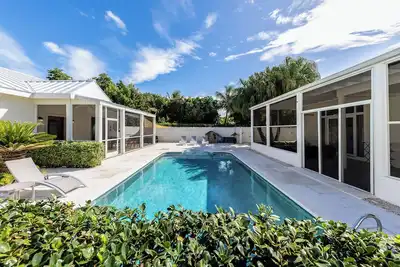 Image de Seashell Breeze Villa - Spacious 5-Bedroom Home with Pool, Steps from the Beach