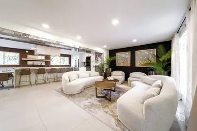 Image de *Entire Home*Luxury Retreat*Hot Tub*A/C