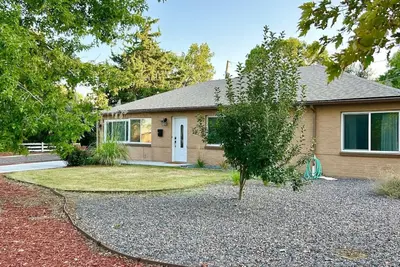 Image de Ultimate Furnished Rental-Centrally Located