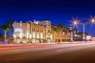 Image de Charming 1-bdr condo on Coronado Island with WiFi, fitness, and a rooftop deck