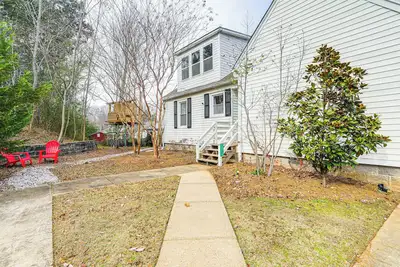 Image de 1 Mi to Ole Miss: Family-Friendly Home!