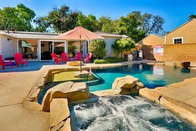 Image de ৎ୭Disney Anaheimৎ୭heated pool Jacuzi games & more ৎ୭