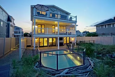 Image de Stunning 4 bedroom 4. 5 bath house right on the sand at Seabrook Beach