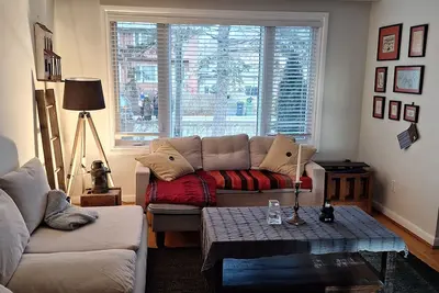 Image de Charming 3-bedroom house in fantastic Toronto with WiFi, Ac