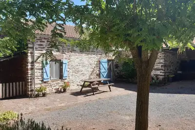 Image de Domaine du Plan Del Poux – Gîte Rural 8 Pers avec Vue sur les Montagnes et Terrasse
