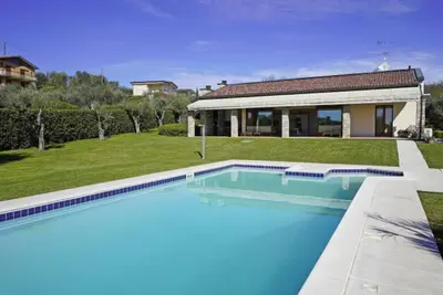 Image de Villa Giuseppe | 4 Bedrooms | Private Pool, Garden & Barbecue | Spacious Living Areas with Open Kitchens | San Felice del Benaco | Brescia | Italy