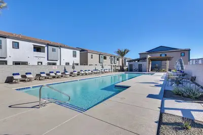 Image de Community Pool & Hiking Trails: Red Fox Retreat 1