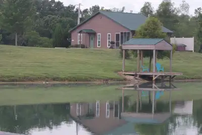 Image de Shawnee National Forest Romantic Lake Cabin with Hot Tub, near Wine Trail