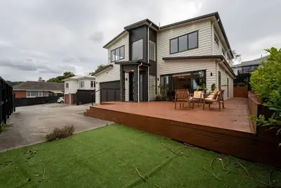 Image de 5 Brm Luxurious Bungalow - Epsom