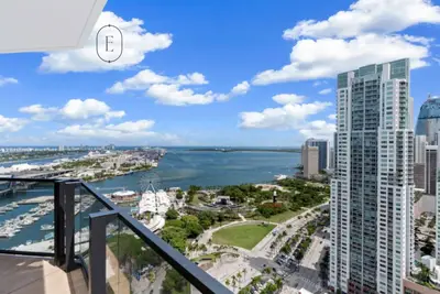 Image de Opulent Abode: Royal Rest for All