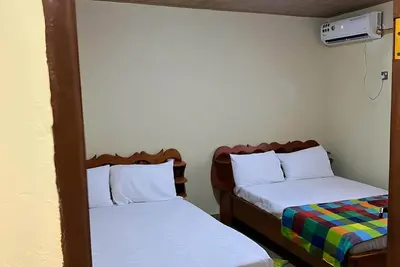 Image de Yogi Homestay! ! Nearest To Airport! ! Spacious 7-bedroom apartment with Wifi Ac