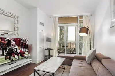 Image de Luxurious 2br/2bath Condo- Steps from Square One