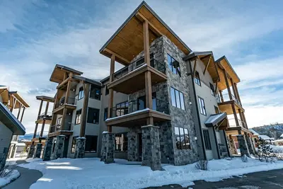 Image de 1-bedroom + Den, Elk Creek Luxury Condo G301, located in the scenic Fraser area,