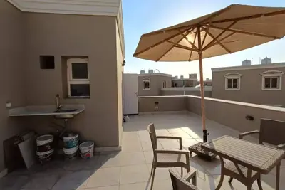 Image de Cozy Apartment with Quiet Rooftop in Mokattam\"