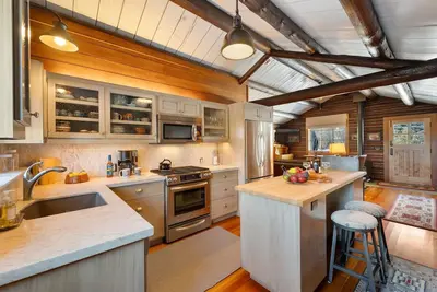 Image de Rmr: Fish Creek Cabin- Charlie in Wilson, Wy