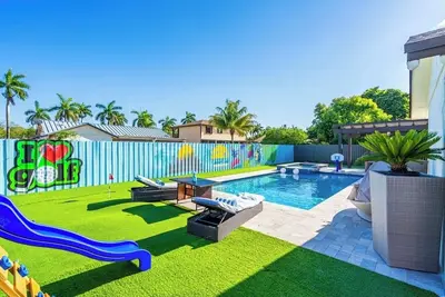 Image de Welcome to Forget~Me~Not Villa, a sanctuary to unwind in a pool.