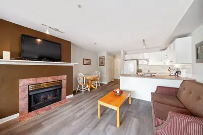 Image de Comforts of Home! Studio With Full Kitchen - 210a