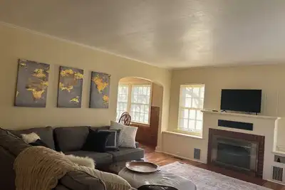 Image de Charming 2-bedroom house with WiFi and Ac in lovely Medford