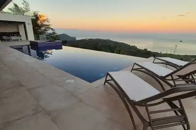 Image de Ocean/Mountain View Luxury Villa King Beds/Hot Tub