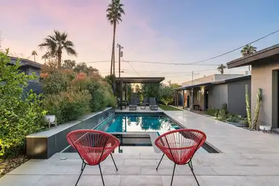 Image de Stylish Oasis in Arcadia: Private Pool & Prime Location!