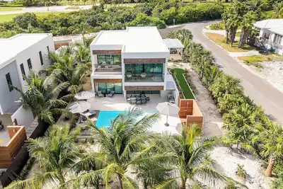 Image de Lotus Villas #1-Leeward Palms. Your Gateway to Paradise & Step into Serenity. . . .