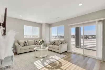 Image de Charming 2-bedroom  walkout basement house with WiFi, Ac in pleasant Aurora