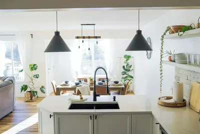 Image de Beautiful Calgary Home +Lake Access+Bbq, 2 Luxurious King Beds, 4 Bed+3. 5 Baths