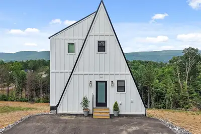 Image de Nordic Nest | Large A-frame Cabin | Bluff Views
