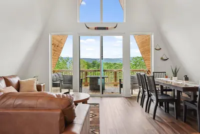 Image de Buffalo Bluff | Western A-frame |Mtn Views + Goats