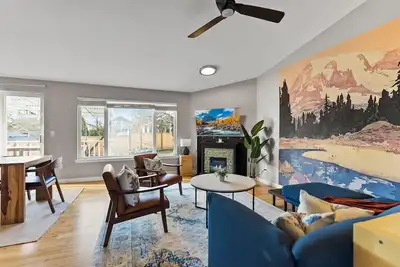 Image de Modern 4bd house in Ballard - walkable, central Ac, family & pet-friendly